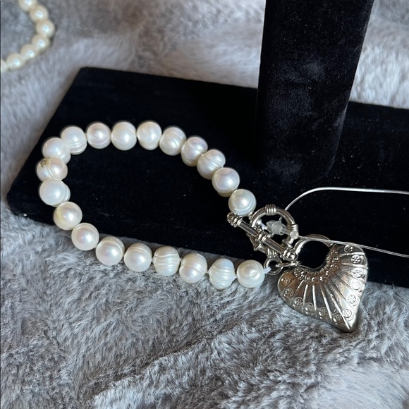 Lustrous Pearl Bracelet with Silver Heart Charm - Picture 5 of 6